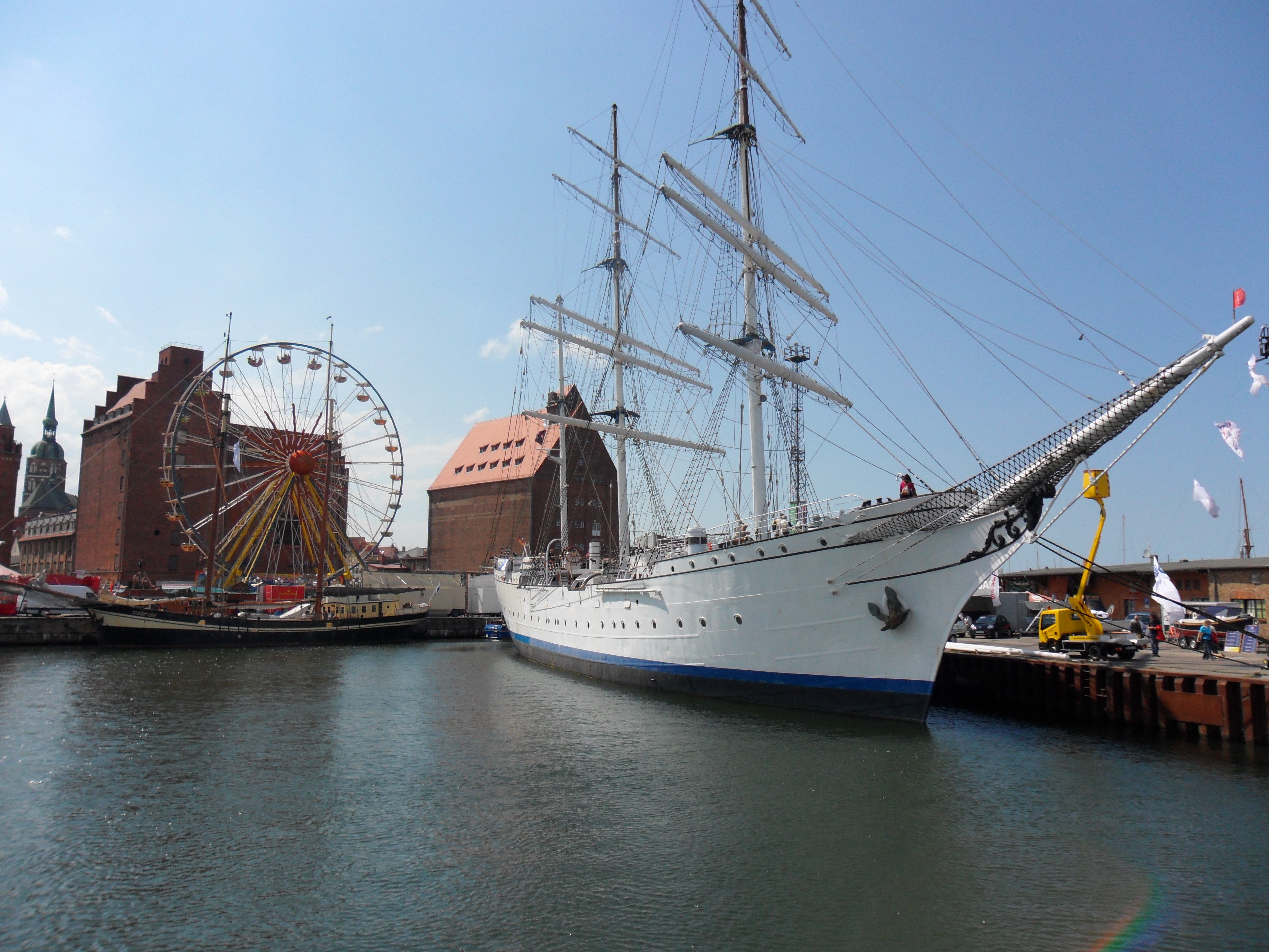 Gorch Fock I an der Ballastkiste